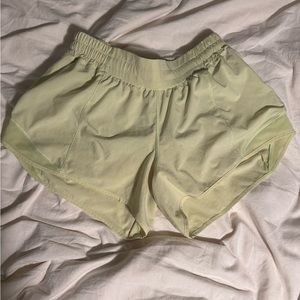 Lululemon Hotty Totty 4” lined shorts size 10